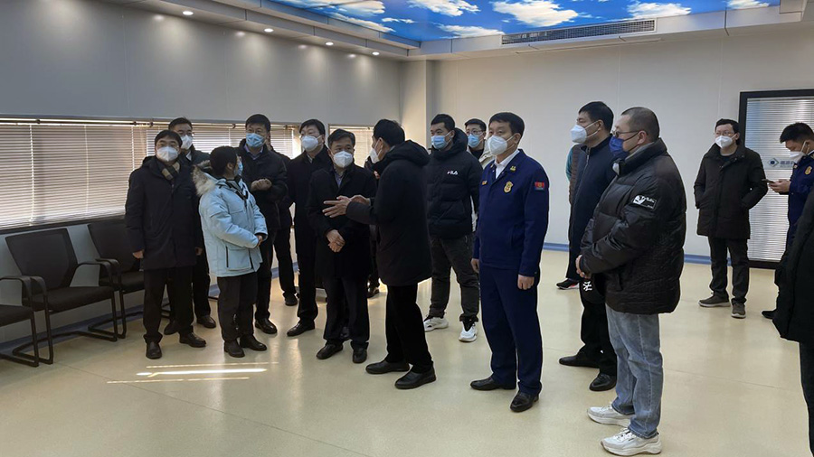 市委常委、常務(wù)副市長楊新忠一行來我公司檢查春節(jié)期間安全生產(chǎn)工作